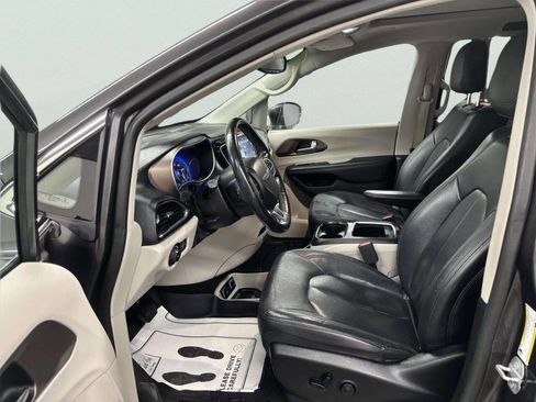 Used 2019 Chrysler Pacifica Touring-L Plus w/ Advanced Safetytec Group image 15