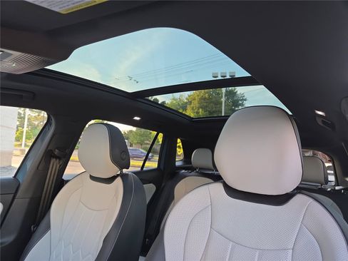 Certified 2025 Volkswagen Tiguan SEL R-Line AWD/4WD image 23