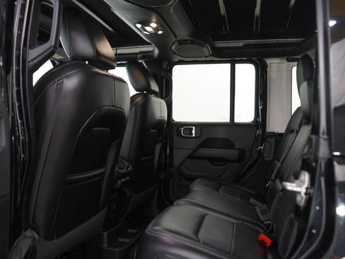 Used 2020 Jeep Wrangler Unlimited Sahara w/ Uconnect 4C Nav & Sound Group AWD/4WD image 17