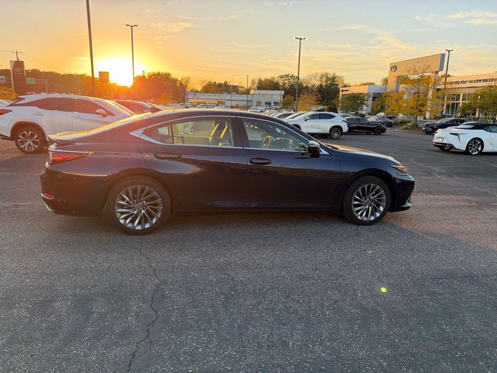 Used 2025 Lexus ES 350 w/ Luxury Package FWD image 15