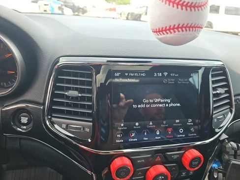 Used 2020 Jeep Grand Cherokee Trailhawk w/ Trailhawk Luxury Group AWD/4WD image 11