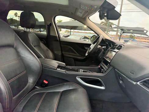 Used 2020 Jaguar F-PACE Prestige image 17