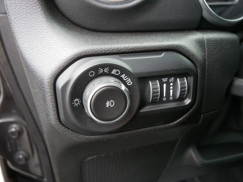 Used 2020 Jeep Wrangler Unlimited Sahara w/ Uconnect 4C Nav & Sound Group AWD/4WD image 15