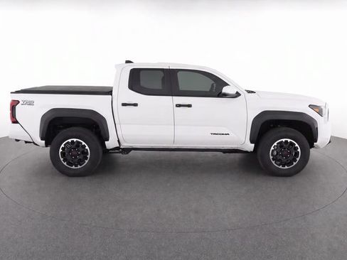 Used 2025 Toyota Tacoma TRD Off-Road w/ TRD Off Road Upgrade Package AWD/4WD image 8
