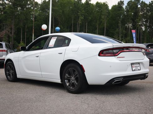 Used 2020 Dodge Charger SXT RWD image 3