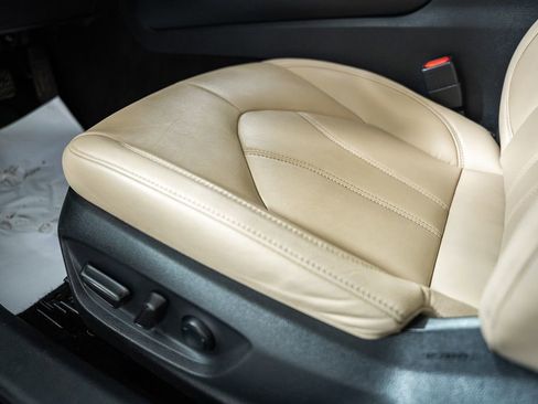 Used 2020 Toyota Avalon XLE w/ Moonroof Package image 37