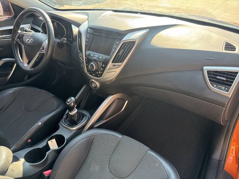 Used 2012 Hyundai Veloster w/ Style Pkg FWD image 16
