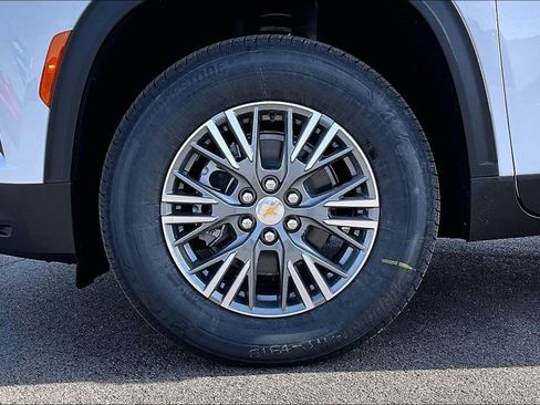 New 2026 Chevrolet Traverse LT image 12