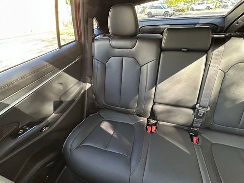 Used 2025 Jeep Wagoneer S Limited image 12