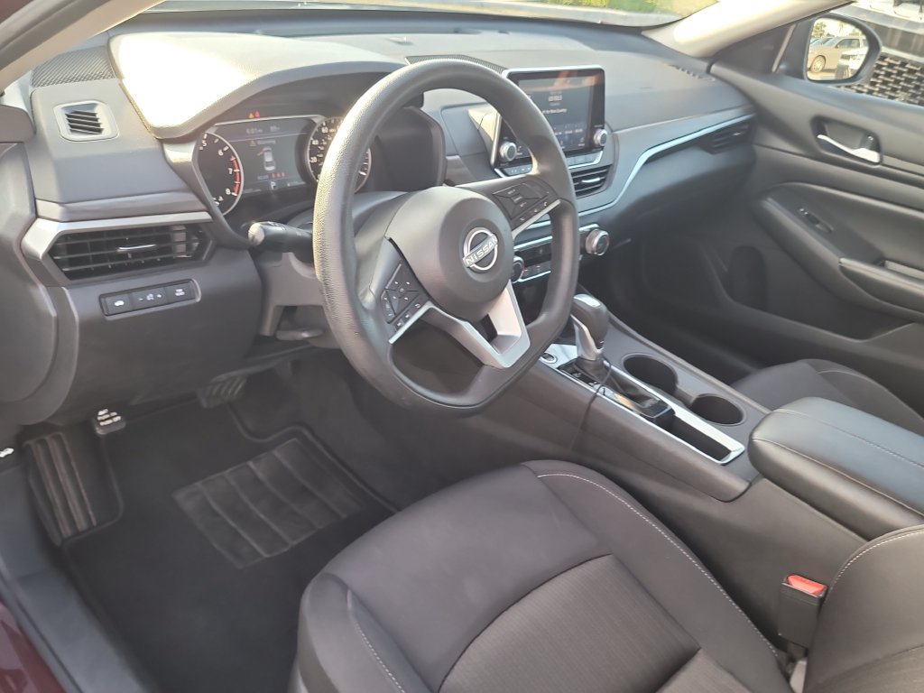 Used 2025 Nissan Altima 2.5 SV FWD image 18