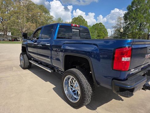 Used 2017 GMC Sierra 2500 Denali w/ Suspension Package, Off-Road image 7