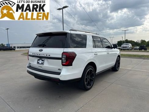 Used 2023 Ford Expedition Limited AWD/4WD image 5