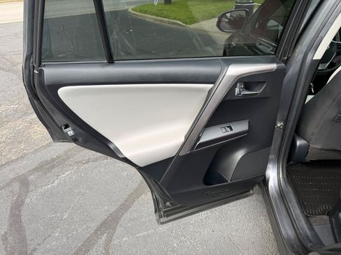 Used 2018 Toyota RAV4 XLE AWD/4WD image 16