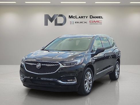 Used 2018 Buick Enclave Avenir w/ Avenir Technology Package FWD image 3
