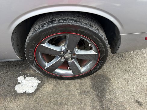 Used 2013 Dodge Challenger SXT image 4