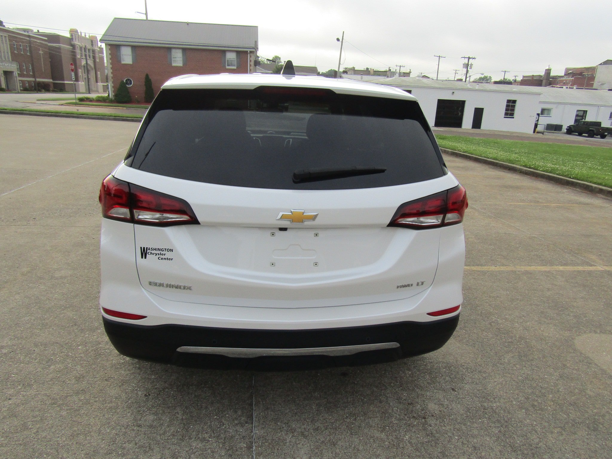 Used 2024 Chevrolet Equinox LT AWD/4WD image 4