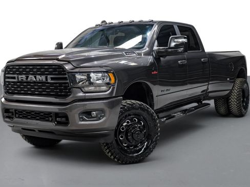 Used 2024 RAM 3500 Big Horn w/ Night Edition AWD/4WD image 4