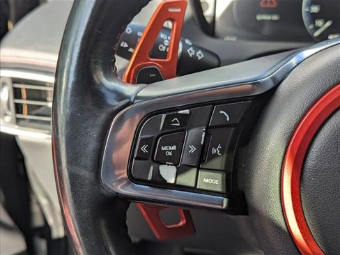 Used 2017 Jaguar F-PACE R-Sport image 11