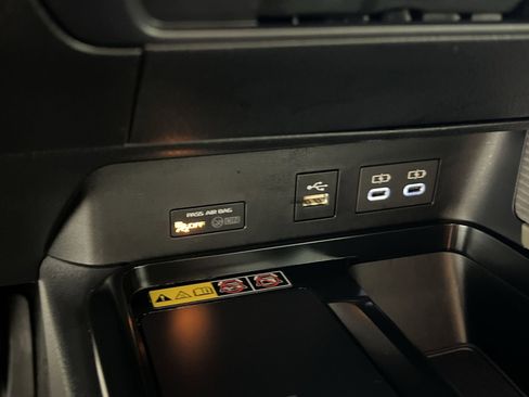 Used 2025 Toyota Camry SE w/ Convenience Package FWD image 34