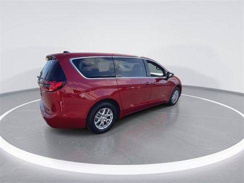 New 2026 Chrysler Pacifica Select image 8