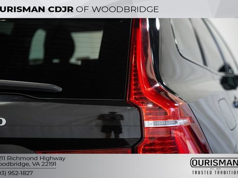 Used 2024 Volvo XC60 B5 Plus AWD/4WD image 7