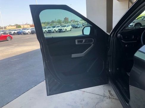 Used 2020 Ford Explorer XLT w/ Equipment Group 202A image 5