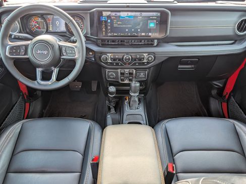Used 2024 Jeep Wrangler Unlimited Sahara AWD/4WD image 16