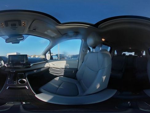 Used 2024 Toyota Sienna XLE image 42