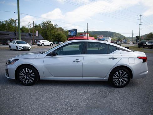 Used 2024 Nissan Altima 2.5 SV image 7