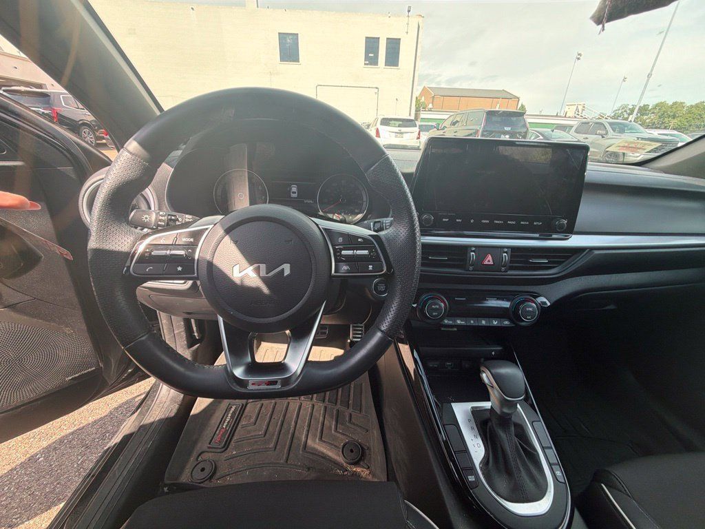 Used 2023 Kia Forte GT-Line w/ GT-Line Premium Package FWD image 10