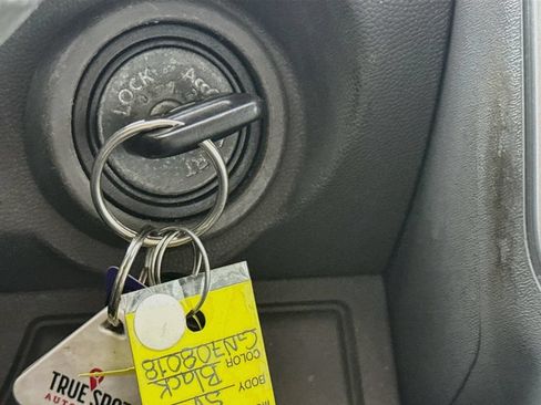 Used 2016 Nissan Frontier SV RWD image 18
