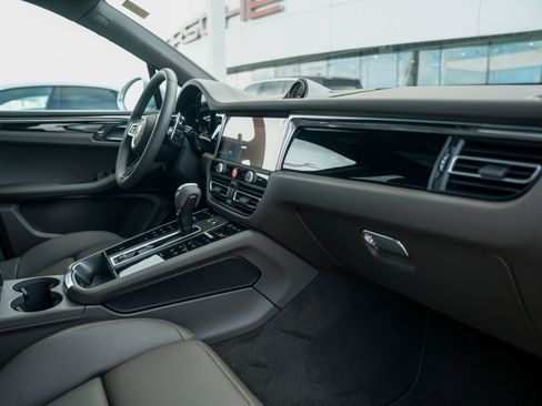 New 2026 Porsche Macan image 33