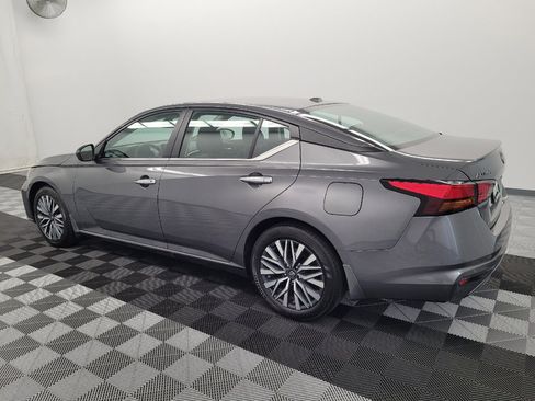 Used 2025 Nissan Altima 2.5 SV FWD image 3