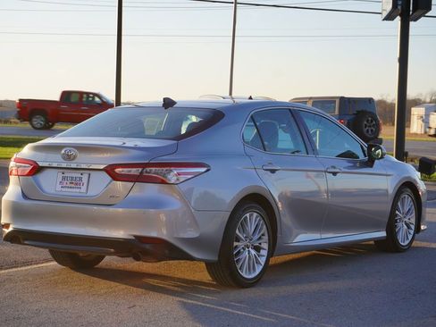 Used 2019 Toyota Camry XLE image 7