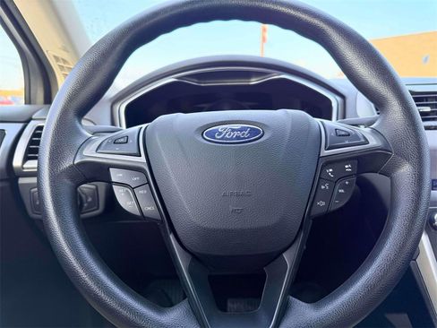 Used 2020 Ford Fusion SE image 16