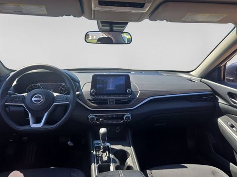 Used 2025 Nissan Altima 2.5 SV FWD image 24