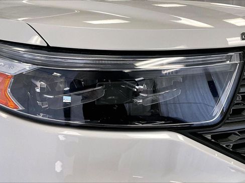 Used 2022 Ford Explorer XLT w/ Equipment Group 202A image 28