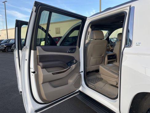 Used 2020 Chevrolet Suburban LT image 31
