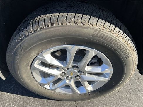 Used 2023 Chevrolet Traverse LS image 16
