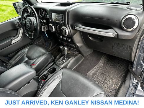 Used 2018 Jeep Wrangler Unlimited Sahara w/ Dual Top Group AWD/4WD image 20