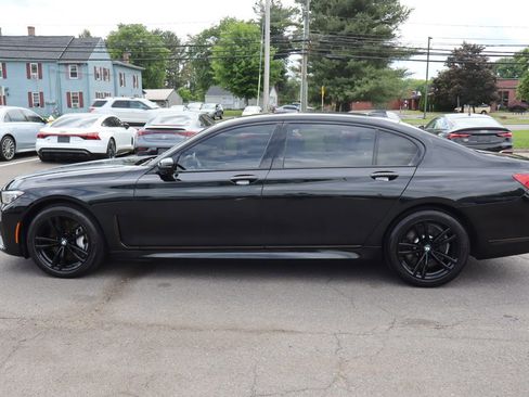 Used 2022 BMW 750i xDrive w/ Luxury Rear Seating Package AWD/4WD image 8