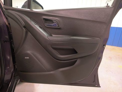 Used 2016 Chevrolet Trax LT w/ LT Sun and Sound Package image 15
