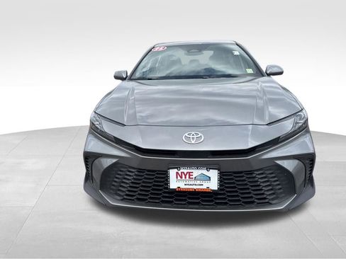 Used 2025 Toyota Camry SE FWD image 9