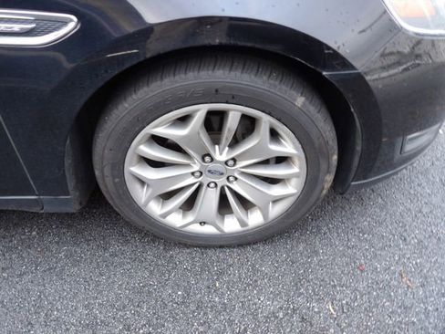 Used 2017 Ford Taurus Limited image 9