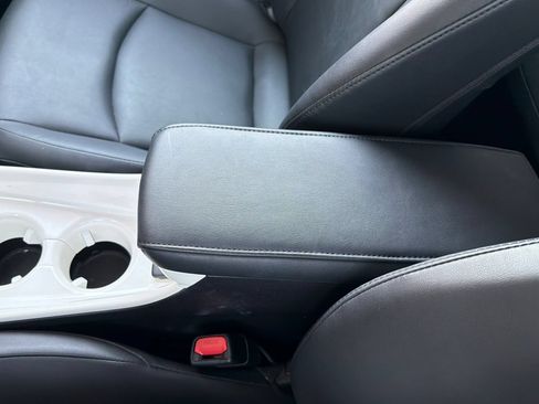 Used 2016 Toyota Prius Four w/ Advanced Technology Package FWD image 26