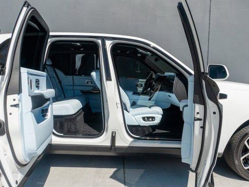 Used 2024 Rolls-Royce Cullinan Black Badge image 53