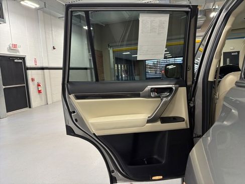 Used 2023 Lexus GX 460 Premium w/ Premium Package image 31