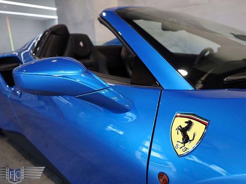 Used 2018 Ferrari 488 Spider image 21