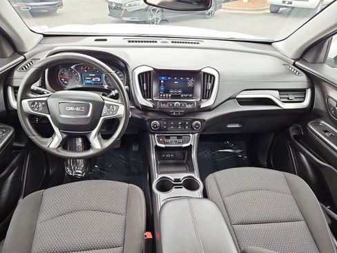 Used 2024 GMC Terrain SLE image 9