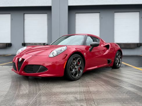 Used 2015 Alfa Romeo 4C Launch Edition w/ Convenience Group image 3